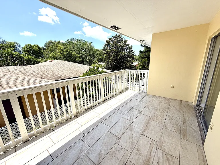 300 Gunn Ave #7 — Photo 1