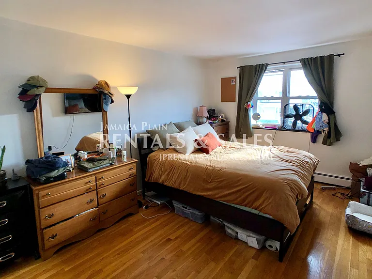 594 Centre St #5 — Photo 7