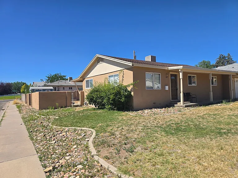 1409 Zuni Pl — Photo 3
