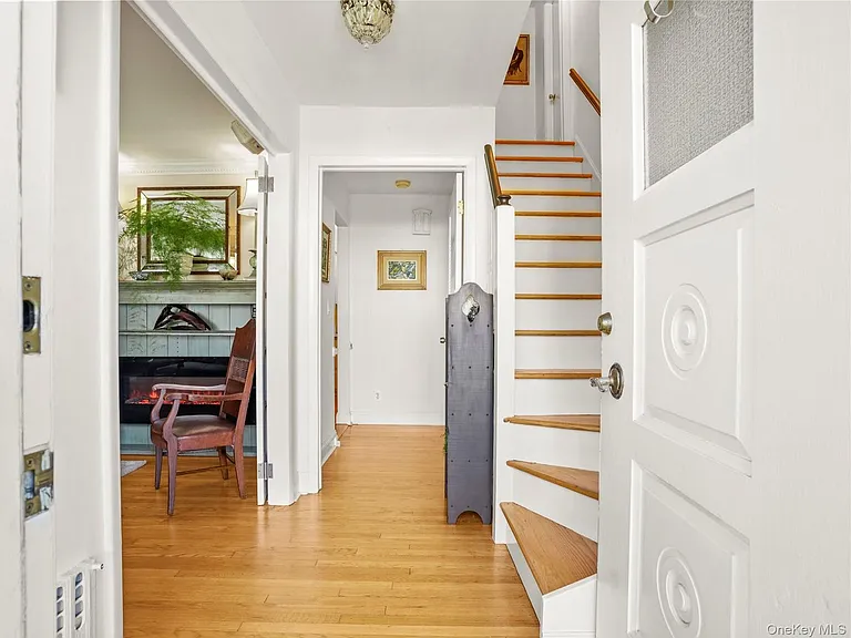 1035 Shore Acres Dr — Photo 2