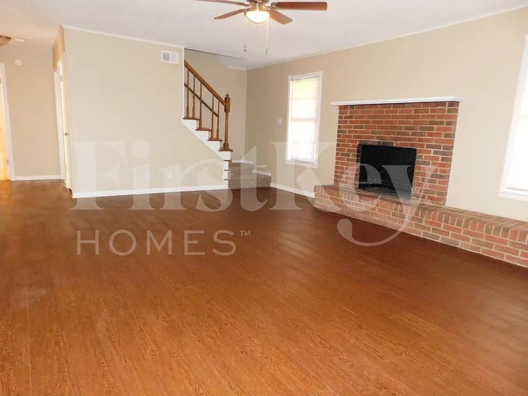 4832 Rolling Meadows Dr — Photo 9