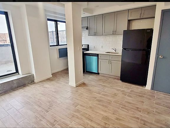 2nd image of 25-28 Broadway #7AA