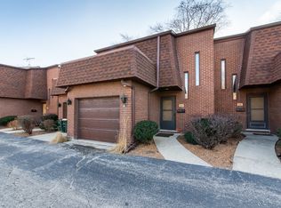 408 S Dee Rd, Park Ridge, IL 60068