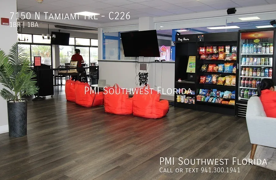 Annual Sarasota Bayfront Studio- Fully Furnished! — Photo 3