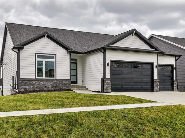 9823 Watermeadow Cir, Johnston, IA 50131