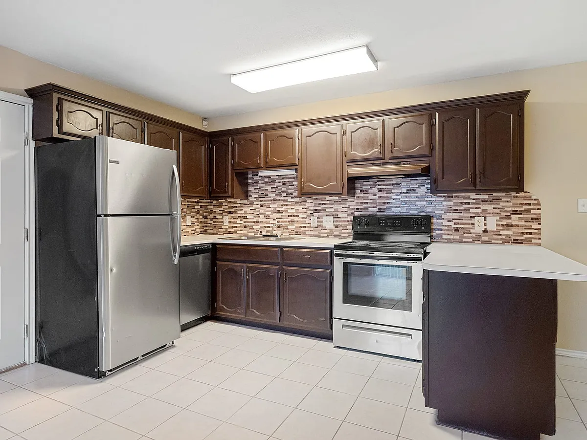 Building Photo - 1800 Oasis Dr #108