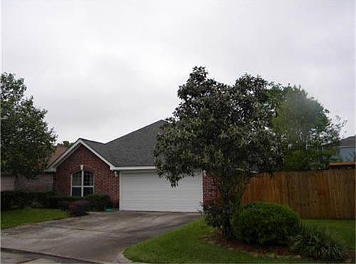 1st image of 414 Cherry Laurel Dr
