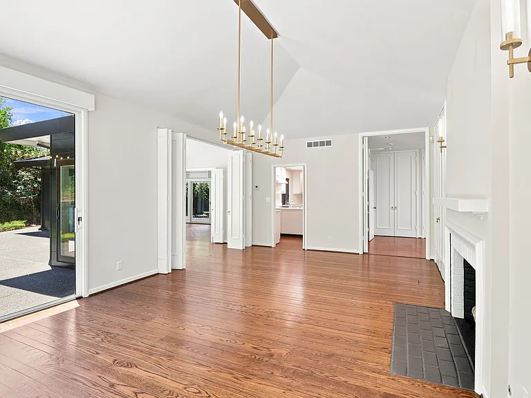 820 Eucalyptus Ave — Photo 29