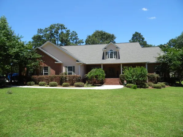 1735 Green Acres Dr, Vidalia, GA 30474