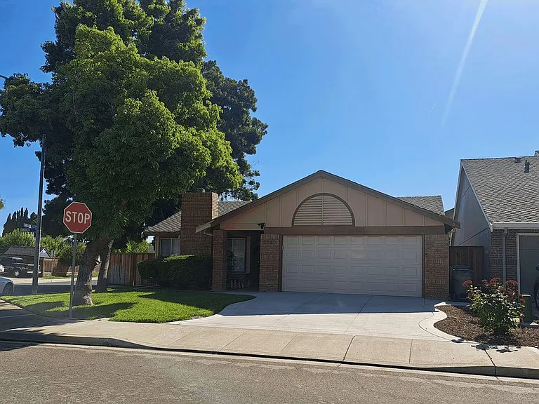 2680 Bonifacio Dr — Photo 9