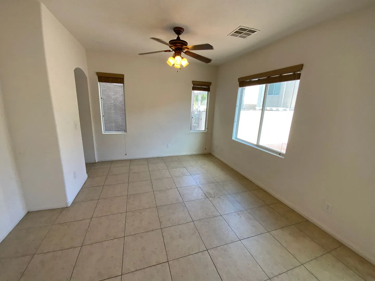 Nw Area -Charming 2 Story With Open Floor Plan — Photo 3