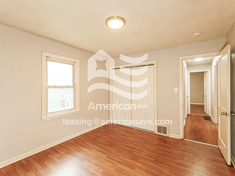 1621962_010_bedroom_10.jpg