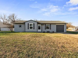 700 SW Sunset Ln, Burleson, TX 76028