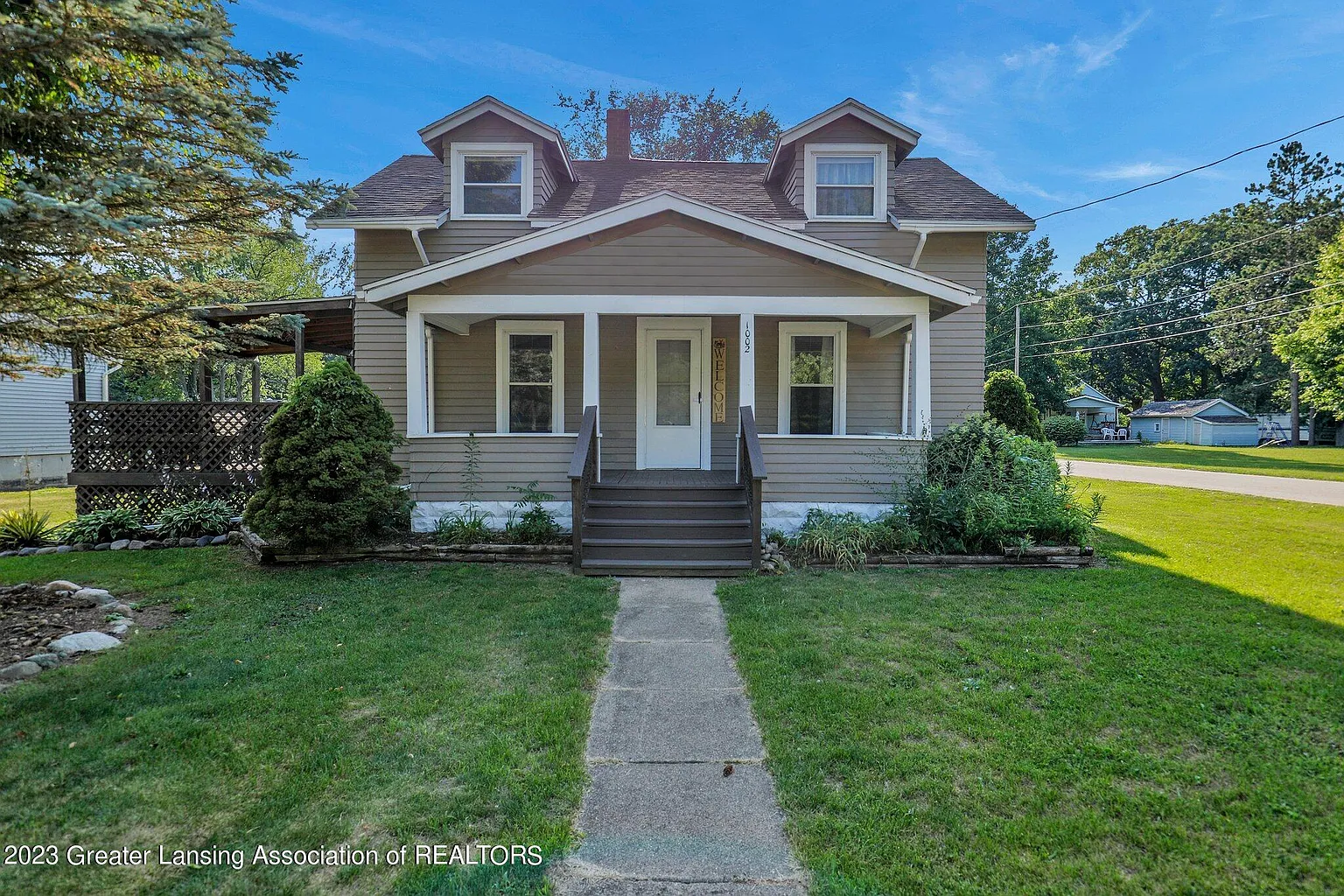1002 Montgomery St photo 1
