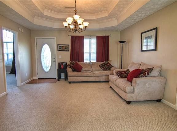 3rd image of 413 Autumn Glenn Dr