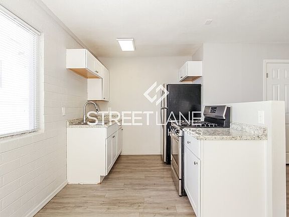 5th image of 811 E Siesta Dr APT 4