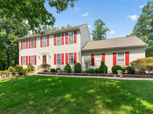 8910 Jameson St, Lorton, VA 22079