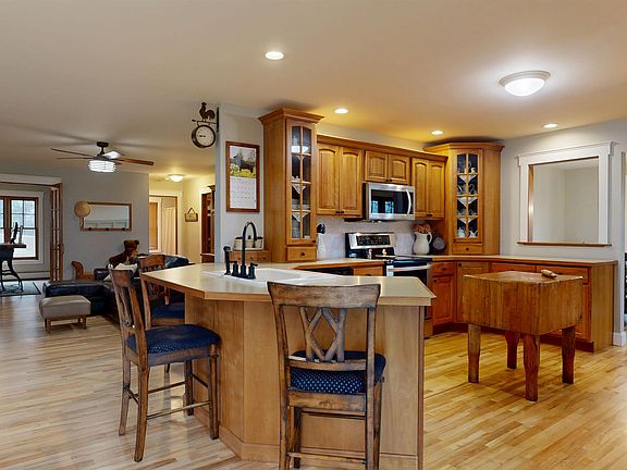 4th image of 10 Meadow Drive