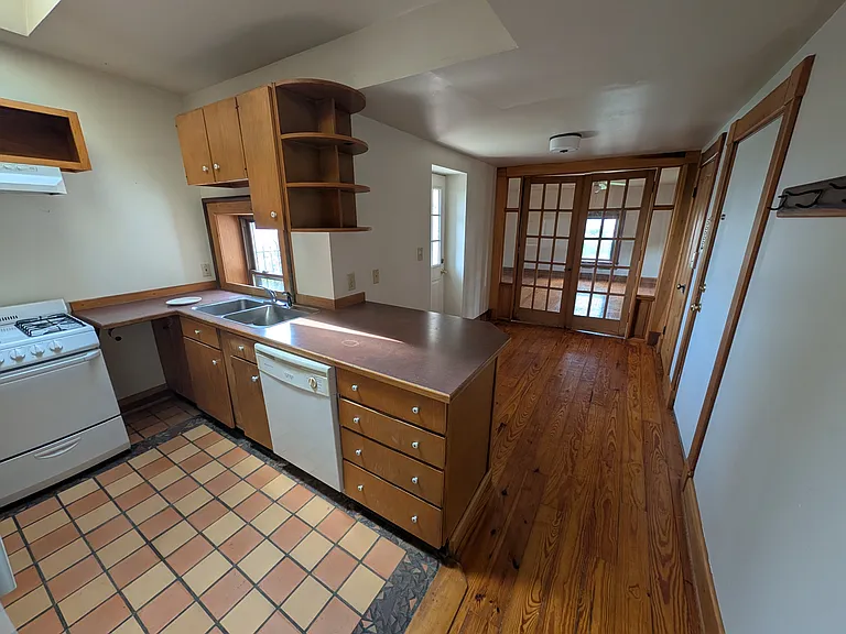 1639 Sycamore St #H — Photo 7