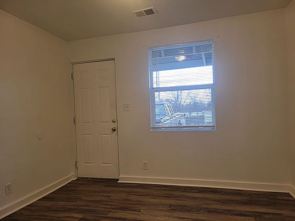 5th image of 412 S Lowell Blvd APT 3