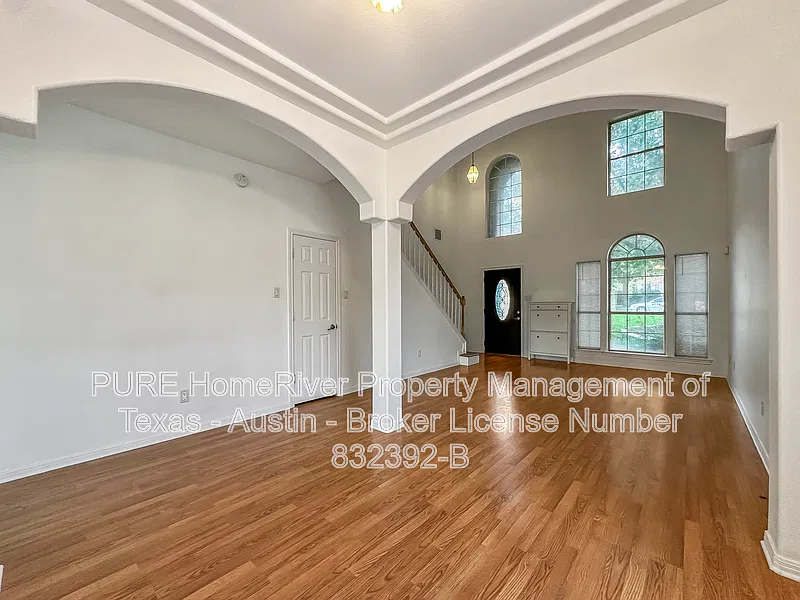 4 bed, 2.5 bath, 2288 sqft, $2,200 — Photo 3