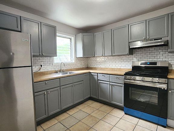 5th image of 3332 Ella St