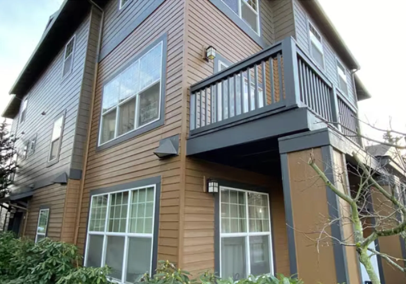 Beautiful & Pristine 3-Bedroom Townhome in Prime Beaverton Location — Photo 1