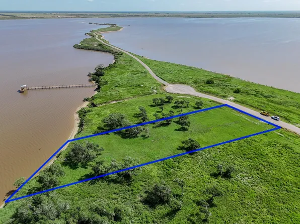 53 N Driftwood Shrs, Pt Lavaca, TX 77979