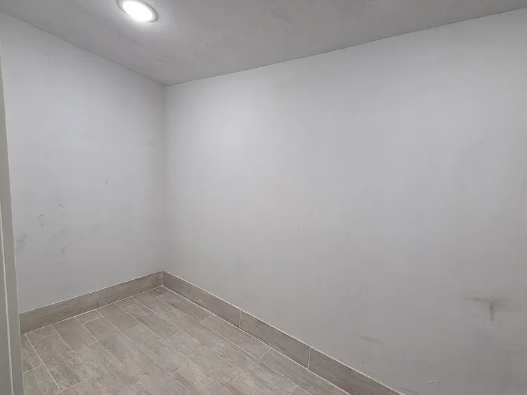 704 W Avenue B — Photo 29