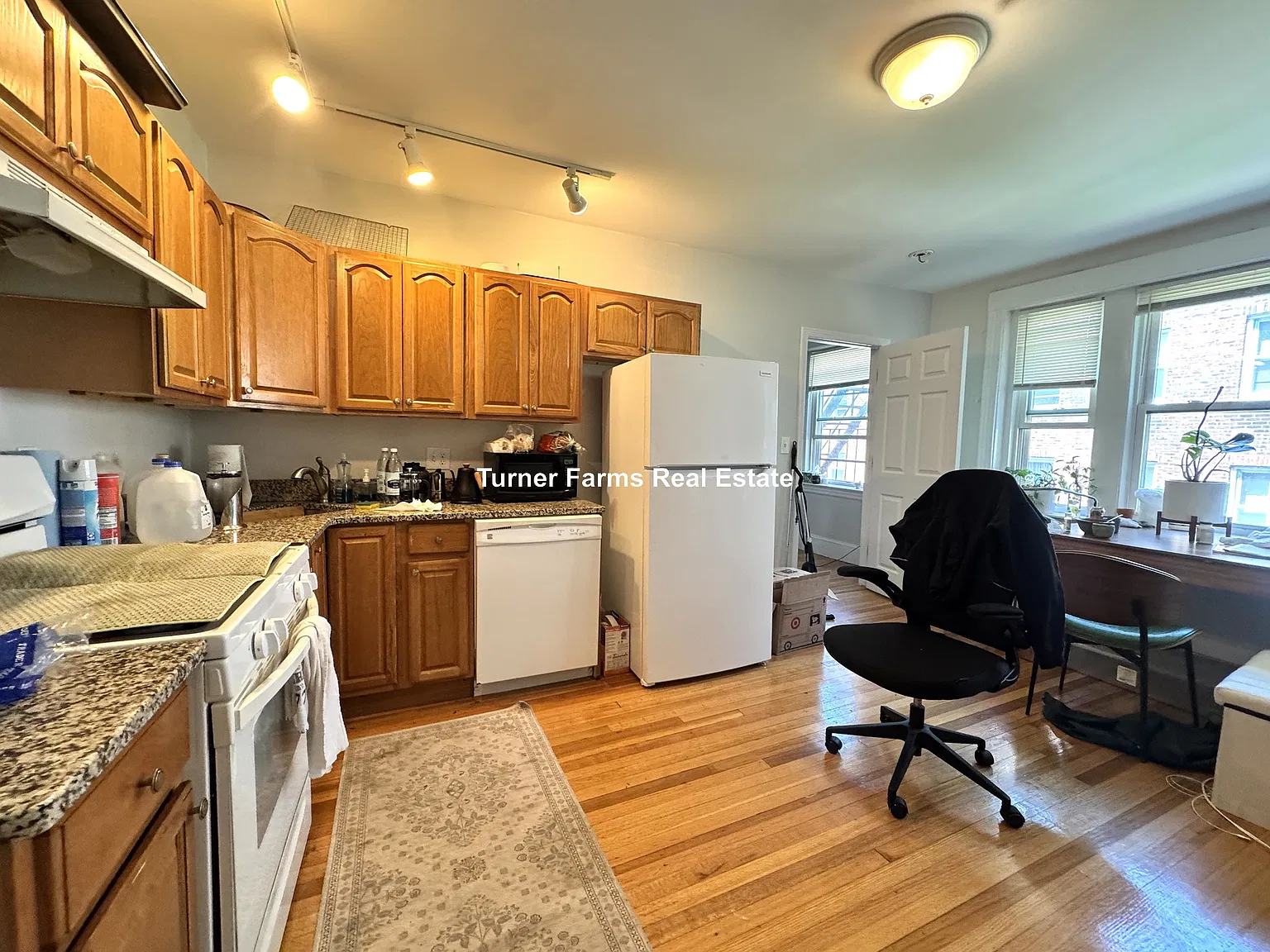 1 bed, 8888 sqft, $2,300 — Photo 2