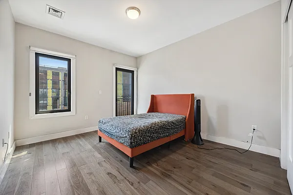 Rented by Safdie Realty Group | media 18