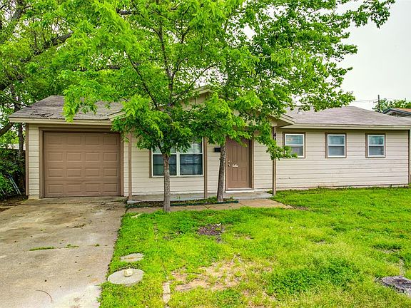3rd image of 414 Himes Dr