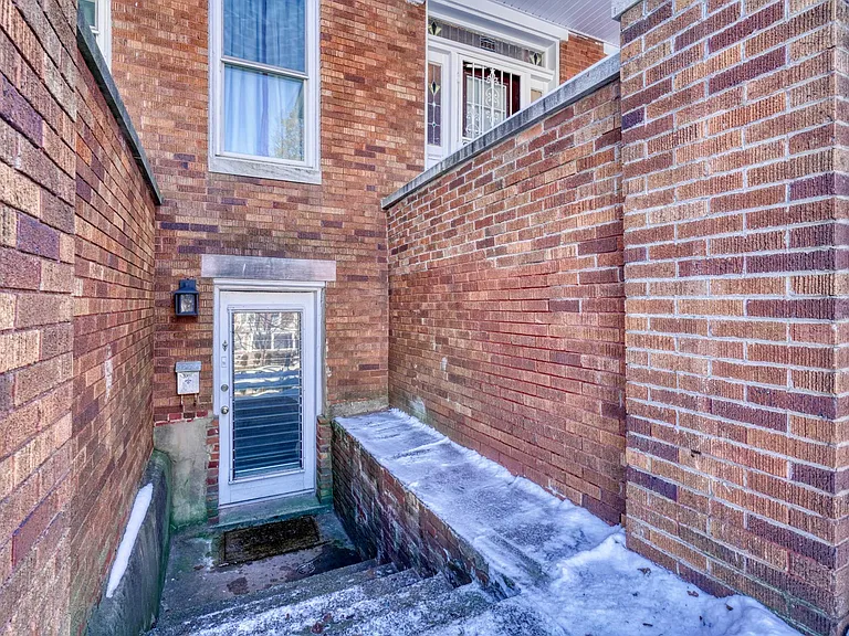 327 E University Pkwy #B — Photo 3