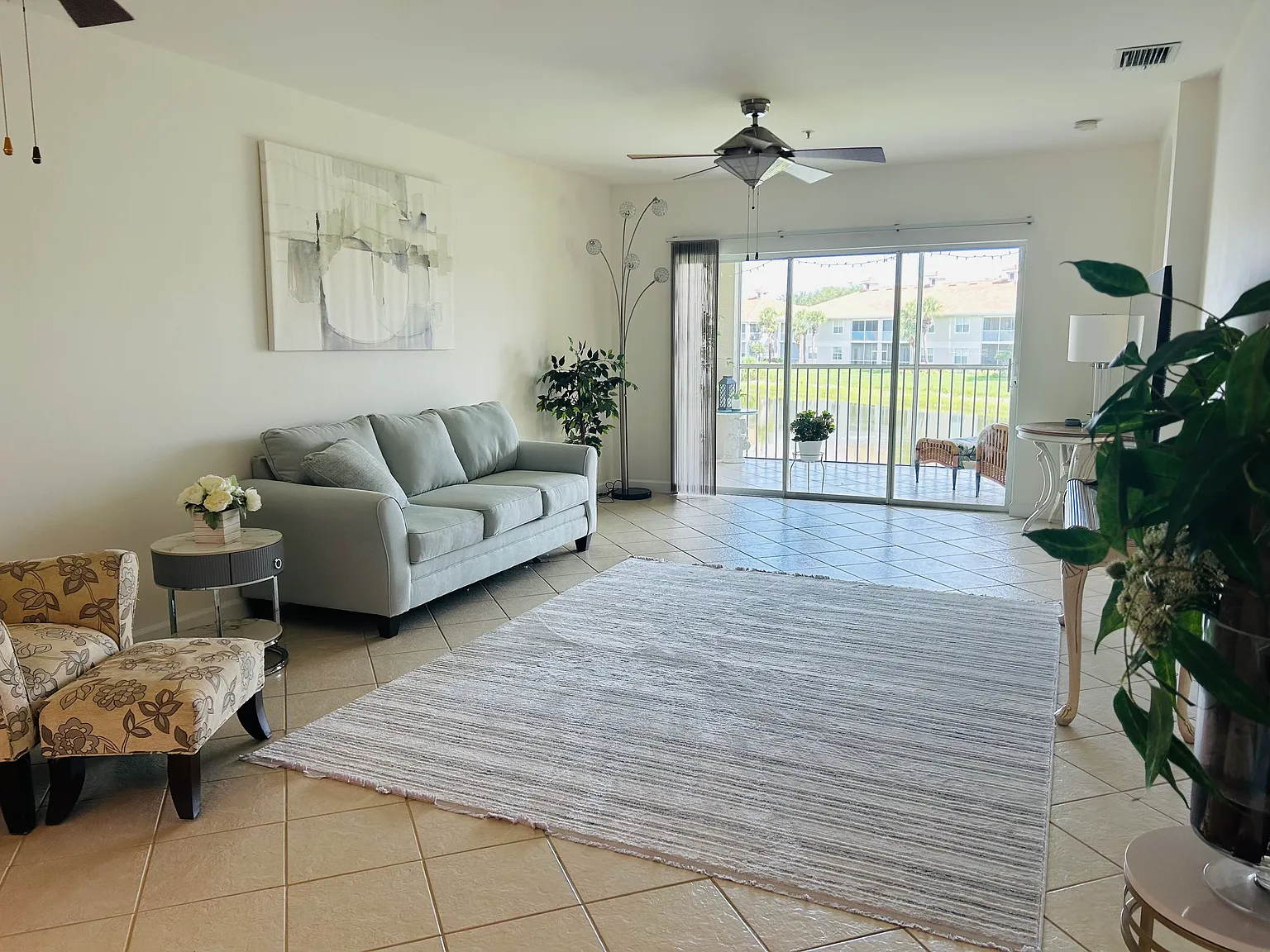 3 bed, 1325 sqft, $3,850 — Photo 2