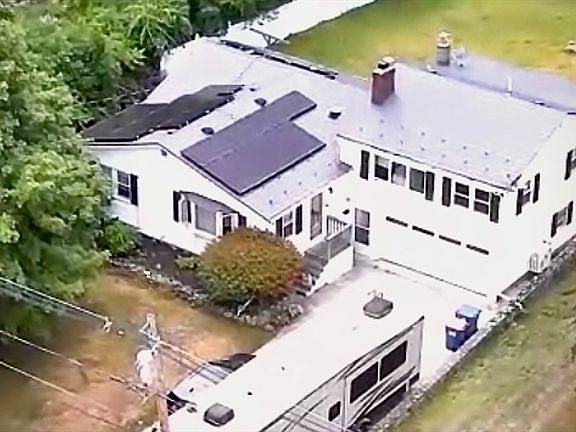 2nd image of 223 Laurel St