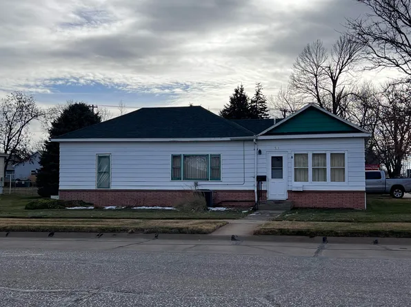 501 E 8th St, Cozad, NE 69130