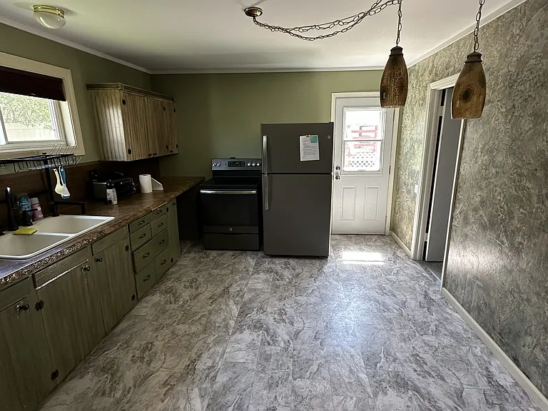 1227 Wilder Ave — Photo 7