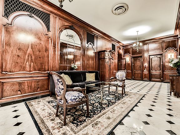 2nd image of 2000 N Lincoln Park West St #601