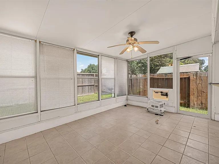 4823 Grand Chateau Ln — Photo 34