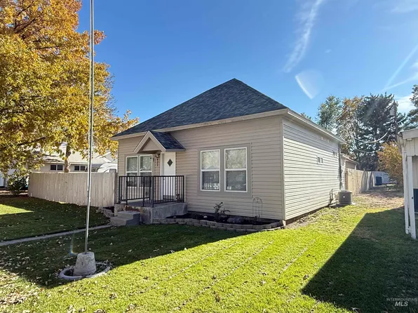 421 6th St, Filer, ID 83328