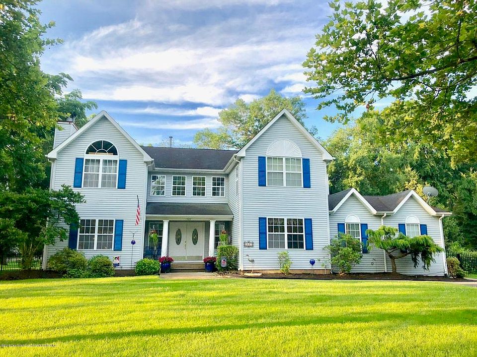 1st image of 1587 Country Club Ln
