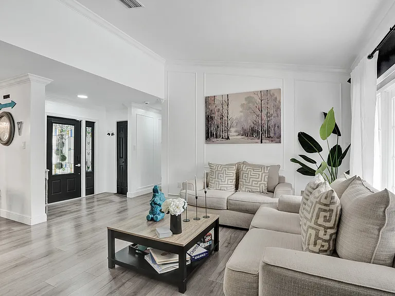 620 SW 100th Ave — Photo 10