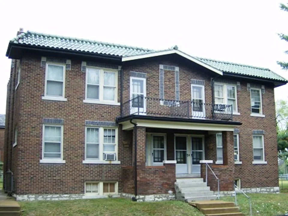 6910-6912 Salzburger Ave.