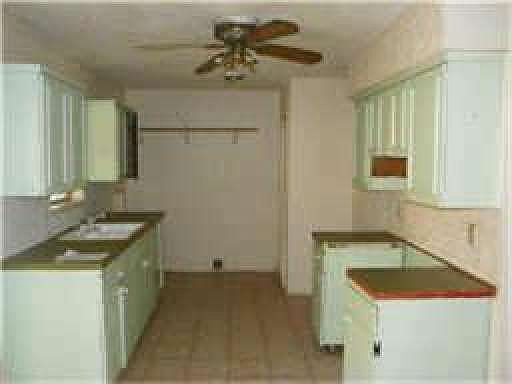 2nd image of 920 Elmwood Dr