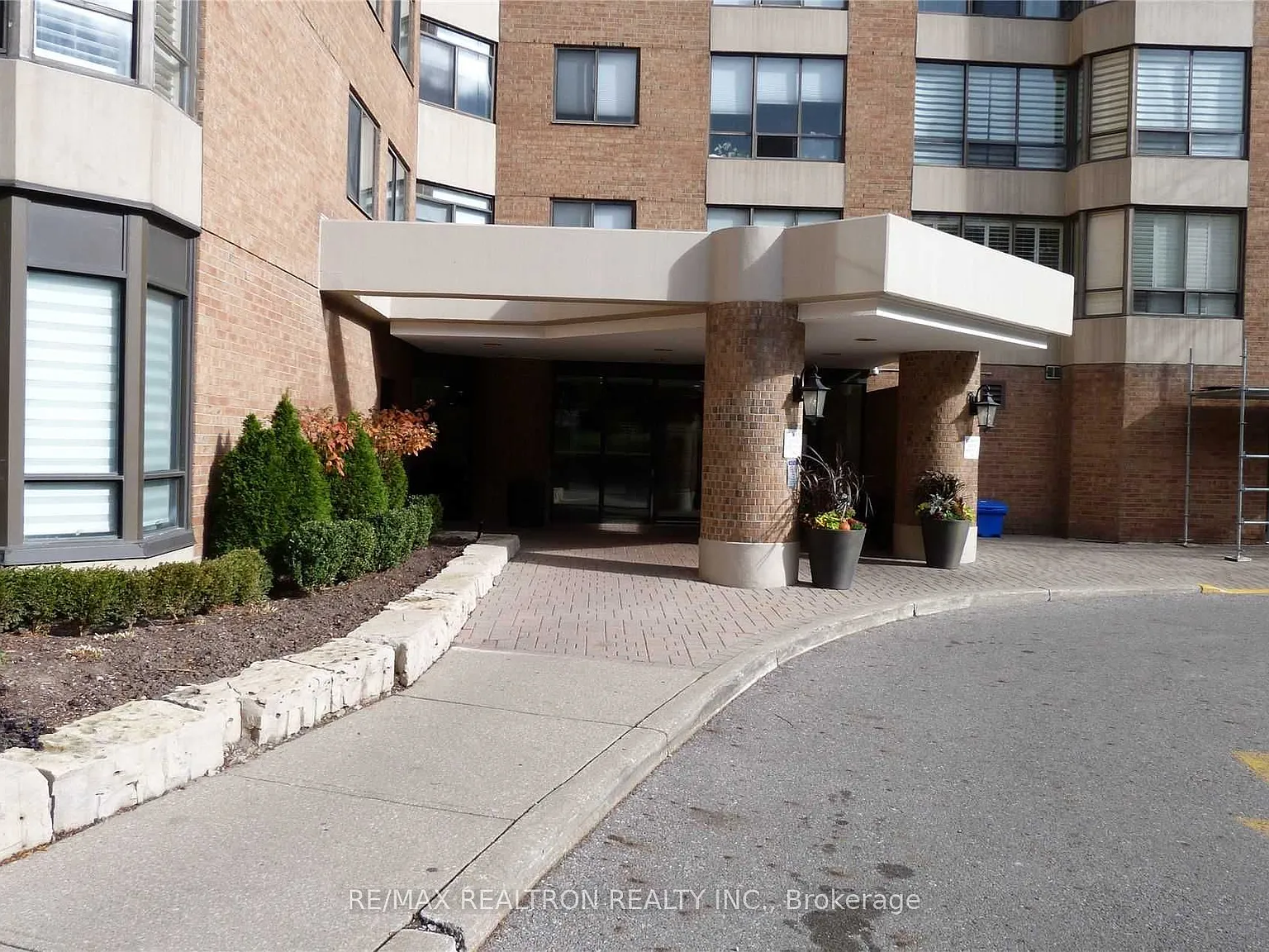 2 bed, $3,200 — Photo 2