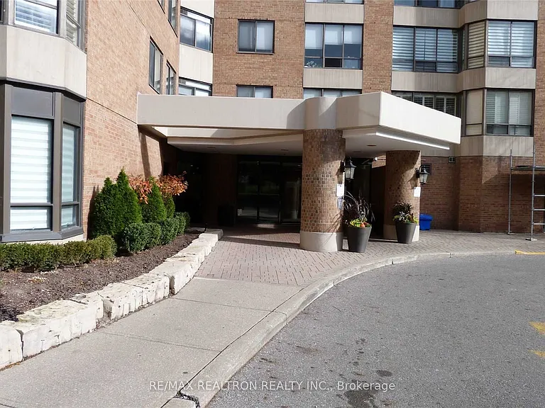 7601 Bathurst St #804 — Photo 2