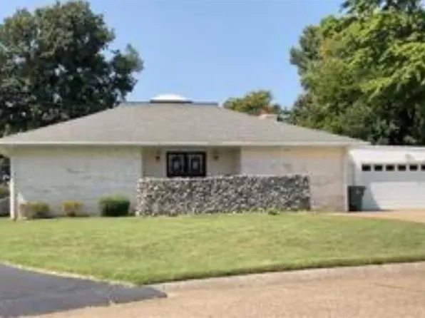 2421 N Stratford Dr, Owensboro, KY 42301
