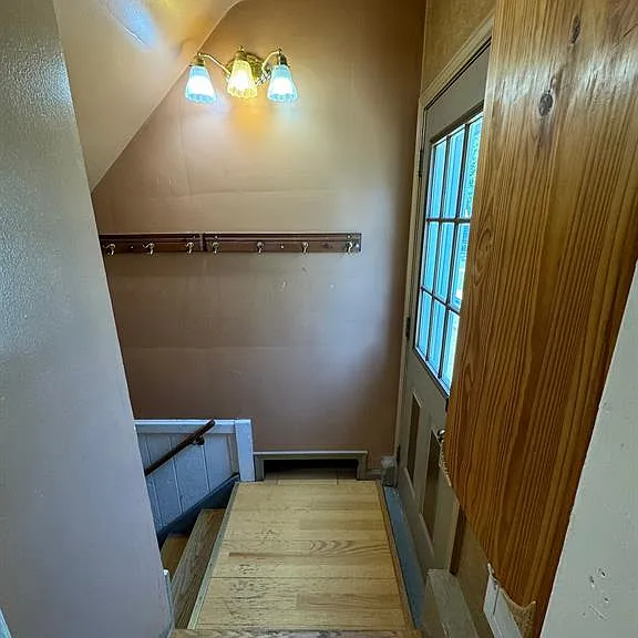2630 Queen St — Photo 3