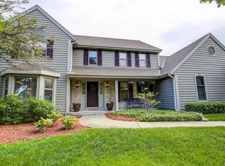 N50W16901 Maple Crest Ln, Menomonee Falls, WI 53051