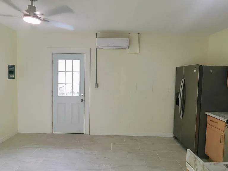 Yale Cir — Photo 11